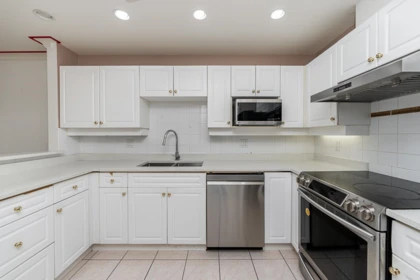 Kitchen Photo of 59 13918 58 Avenue, Surrey, BC