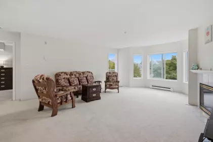 Entry Foyer Photo of 304 12130 80 Avenue, Surrey, BC