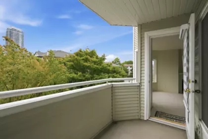 Hallway Photo of 304 12130 80 Avenue, Surrey, BC
