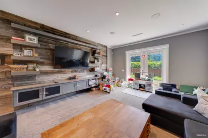 Entry Foyer Photo of 8906 134a Street, Surrey, BC