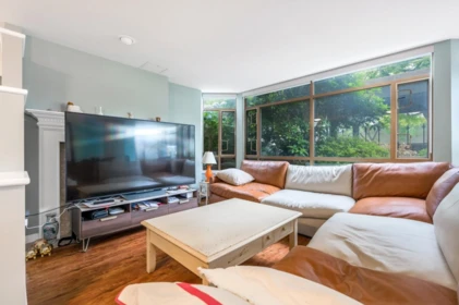 Family Room Photo of 101 15111 Russell Avenue, White Rock, BC
