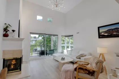 Family Room Photo of 403 106 W Kings Road, North Vancouver, BC