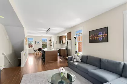 Family Room Photo of 1 2495 Davies Avenue, Port Coquitlam, BC