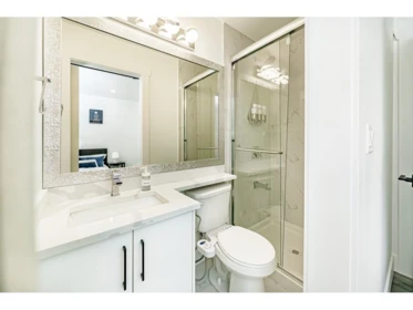 Guest Bathroom Photo of 14927 Kew Drive, Surrey, BC