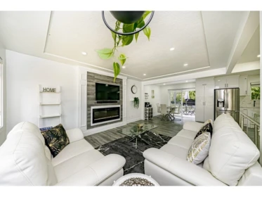 Kitchen Island Photo of 14927 Kew Drive, Surrey, BC