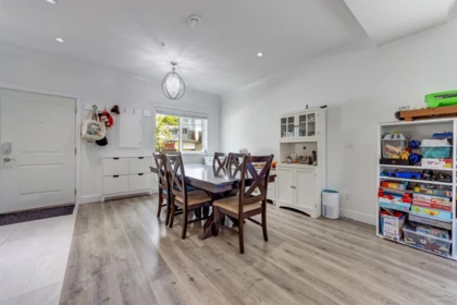 Breakfast Nook Photo of 621 E 65th Avenue, Vancouver, BC