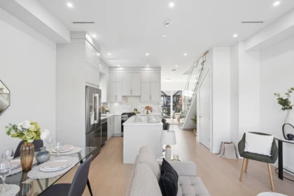 1005 E 55th Avenue, Vancouver, BC, Vancouver — Half Duplex for sale