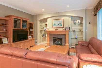 Kitchen Island Photo of 15560 36b Avenue, Surrey, BC