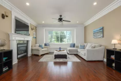 Kitchen Island Photo of 825 Robinson Street, Coquitlam, BC
