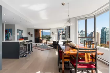 Kitchen Island Photo of 1001 1860 Robson Street, Vancouver, BC