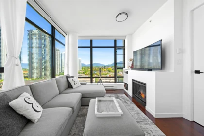 1801 4250 Dawson Street, Burnaby, BC, Burnaby — Apartment/Condo for sale