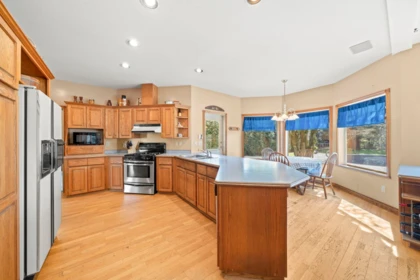 Kitchen Island Photo of 17968 68 Avenue, Surrey, BC