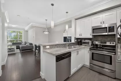 218 13897 Fraser Highway, Surrey, BC, Surrey — Apartment/Condo for sale