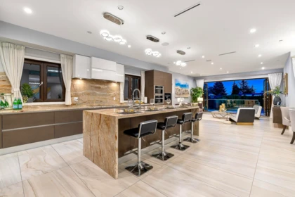 Kitchen Photo of 2052 Inglewood Avenue, West Vancouver, BC