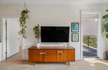 Breakfast Nook Photo of 105 625 E 3rd Street, North Vancouver, BC