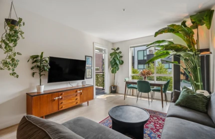 105 625 E 3rd Street, North Vancouver, BC, North Vancouver — Apartment/Condo for sale