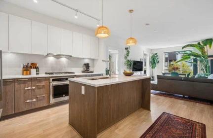 105 625 E 3rd Street, North Vancouver, BC, North Vancouver — Apartment/Condo for sale