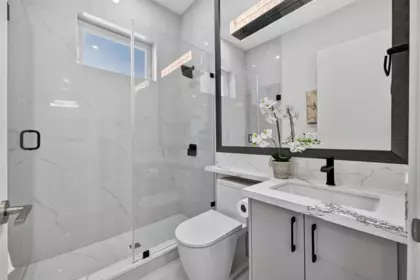Guest Bathroom Photo of 425 E 56th Avenue, Vancouver, BC