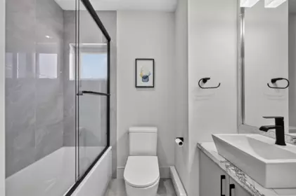 Hot Tub / Spa Photo of 425 E 56th Avenue, Vancouver, BC