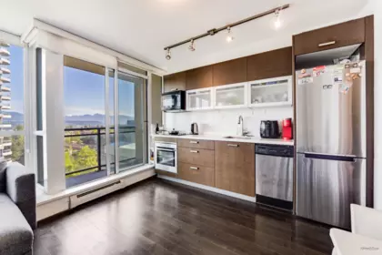 Kitchen Photo of 909 10777 University Drive, Surrey, BC