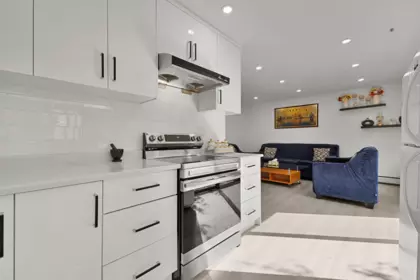 Kitchen Photo of 47 9378 122 Street, Surrey, BC