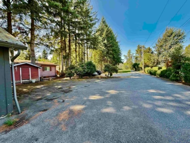 Kitchen Island Photo of 8586 Shook Road, Mission, BC
