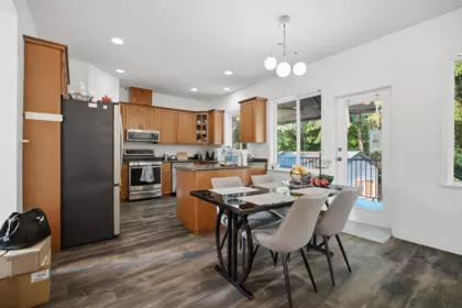 Breakfast Nook Photo of 33883 Hollister Place, Mission, BC