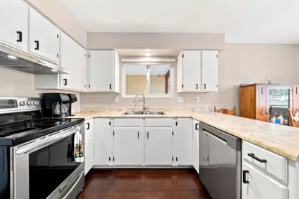 Dining Area Photo of 17213 59a Avenue, Surrey, BC