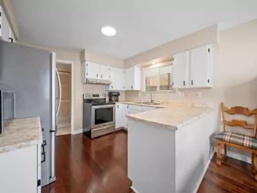 Kitchen Island Photo of 17213 59a Avenue, Surrey, BC