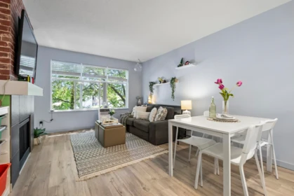 Kitchen Photo of 212 14885 105 Avenue, Surrey, BC