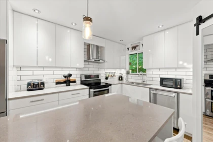 Kitchen Island Photo of 15C 3102 Panorama Ridge, Whistler, BC