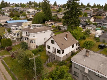 Family Room Photo of 380 Delta Avenue, Burnaby, BC
