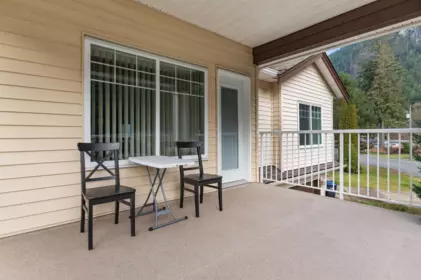 Breakfast Nook Photo of 63861 Old Yale Road, Hope, BC