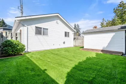 Kitchen Photo of 480 Coquihalla Street, Hope, BC