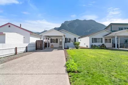 Living Room Photo of 480 Coquihalla Street, Hope, BC