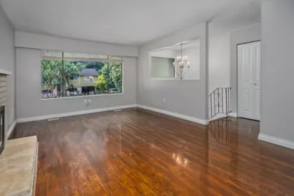 Kitchen Island Photo of 20783 Thorne Avenue, Maple Ridge, BC