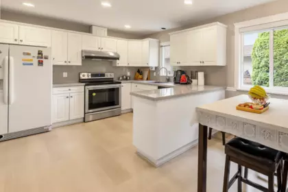 Kitchen Island Photo of 20621 91 Avenue, Langley, BC