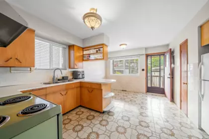 Kitchen Island Photo of 2634 Parker Street, Vancouver, BC