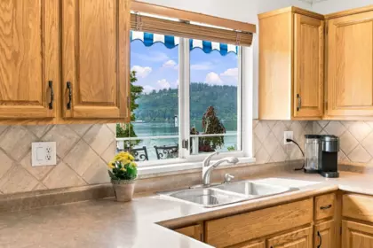 Breakfast Nook Photo of 3950 Sparrow Lane, North Vancouver, BC