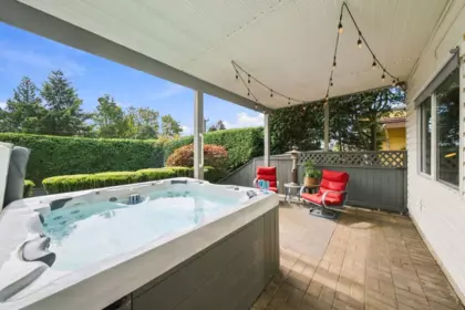 Garden / Landscaping Photo of 3950 Sparrow Lane, North Vancouver, BC