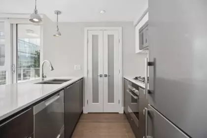 Kitchen Island Photo of 906 538 W 7th Avenue, Vancouver, BC