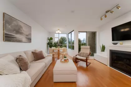 Dining Area Photo of 9 1250 W 6th Avenue, Vancouver, BC