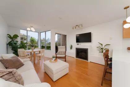 Kitchen Photo of 9 1250 W 6th Avenue, Vancouver, BC