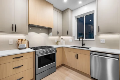 Breakfast Nook Photo of 1 6831 Salisbury Avenue, Burnaby, BC