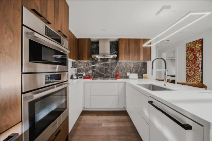 Kitchen Island Photo of #313 1526 Finlay Street, White Rock, BC