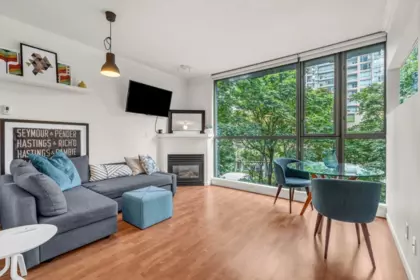 Living Room Photo of 307 928 W Richards Street, Vancouver, BC