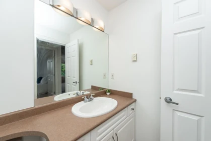 Hallway Photo of 302 128 W 21st Street, North Vancouver, BC