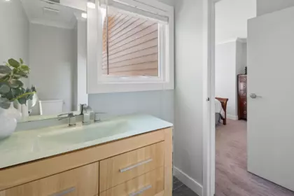 Entry Foyer Photo of 3 230 W 15th Street, North Vancouver, BC