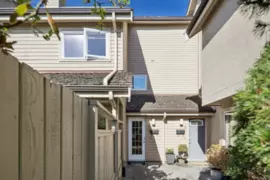3 230 W 15th Street, North Vancouver, BC