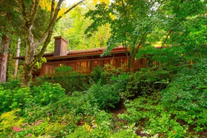 608 Magee Road, Bowen Island, BC, Bowen island — Single Family Residence for sale